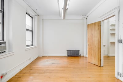 Thumbnail image of property at 118 East 28th Street